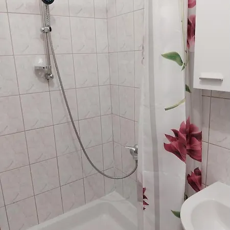 アパート Sobe Kraft 1